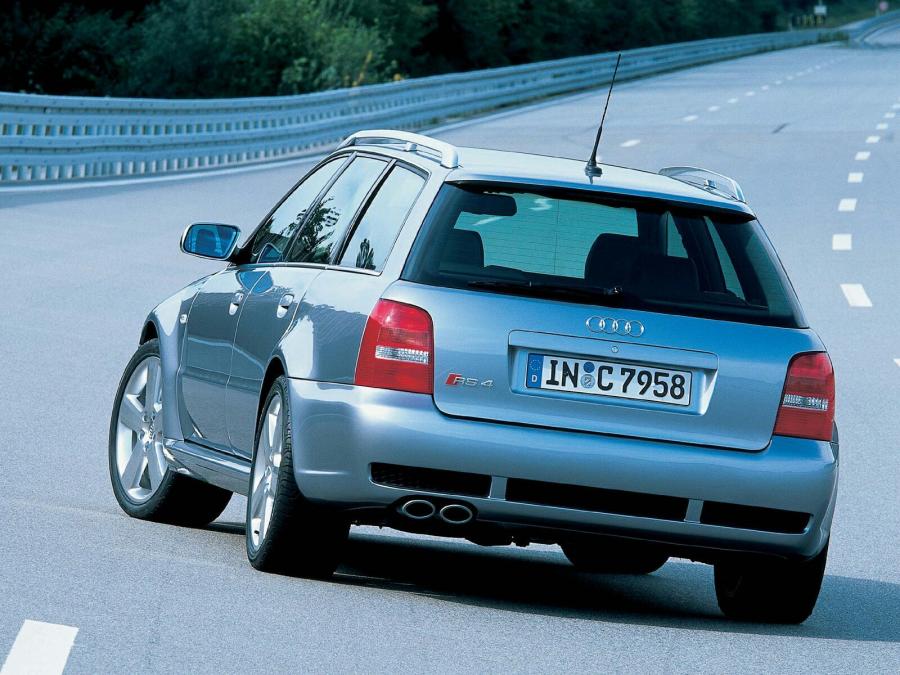  Audi RS4 Avant 2000 года  (фото 28 из 31)